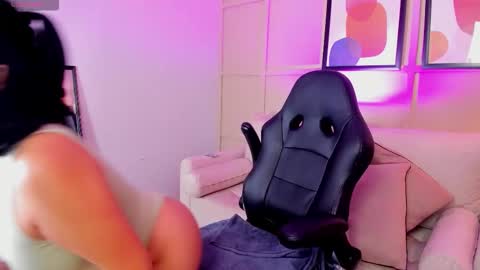 Snapshot of meivis__ chatting on 11/24/25, 12:38 Melvis online show from 11/24/25, 12:38