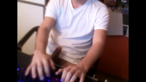 Snapshot of meks5544 chatting on 12/13/24, 08:58 meks5544 online show from 12/13/24, 08:58