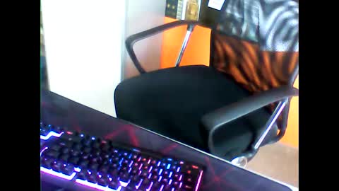 Snapshot of meks5544 chatting on 02/27/25, 02:21 meks5544 online show from 02/27/25, 02:21