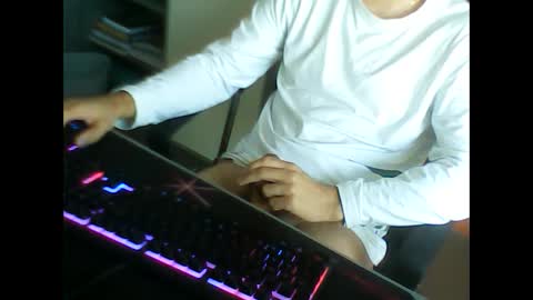 Snapshot of meks5544 chatting on 09/27/25, 11:37 meks5544 online show from 09/27/25, 11:37