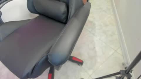 melan_owen online show from 05/08/26, 11:04