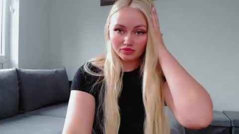 Snapshot of melani_a chatting on 06/17/26, 11:01 Melania online show from 06/17/26, 11:01