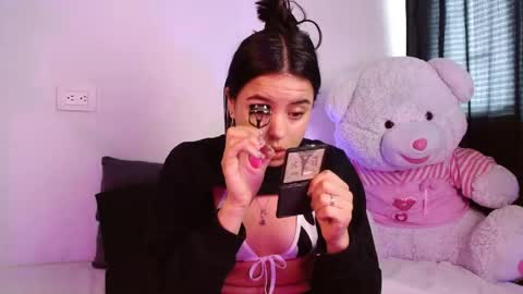 Snapshot of melani_bear chatting on 05/25/26, 02:34 MELANI online show from 05/25/26, 02:34