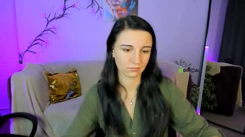 melani_bumm online show from 09/17/25, 12:07