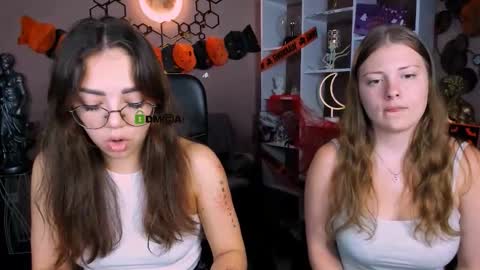 melani_bumm online show from 10/23/25, 06:13