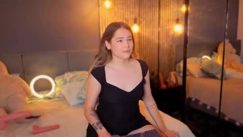 Melanie Baez online show from 10/15/25, 09:48