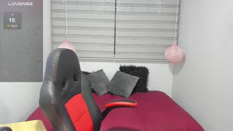 Snapshot of melanie_hh chatting on 02/16/25, 07:15 Melanie  online show from 02/16/25, 07:15
