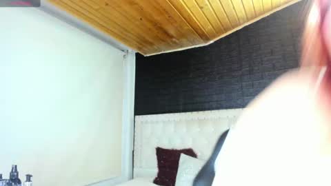 Snapshot of melanie_hh chatting on 03/04/25, 04:06 Melanie  online show from 03/04/25, 04:06