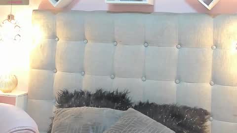 Snapshot of melanie_hh chatting on 09/15/25, 04:12 Melanie  online show from 09/15/25, 04:12