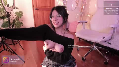 Snapshot of melanie_owo chatting on 02/25/25, 03:16 Melanie online show from 02/25/25, 03:16