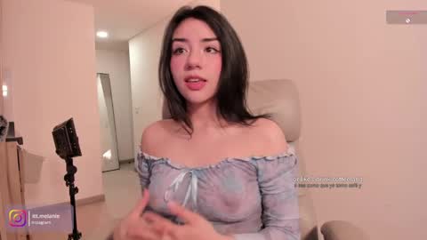 Snapshot of melanie_owo chatting on 10/11/25, 03:54 Melanie online show from 10/11/25, 03:54