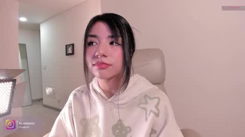 Snapshot of melanie_owo chatting on 11/12/25, 10:52 Melanie online show from 11/12/25, 10:52