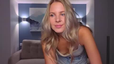 Snapshot of melaniebennett chatting on 10/17/25, 06:27 Melanie Bennett online show from 10/17/25, 06:27
