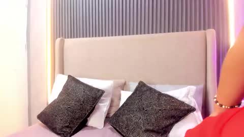 MelanieRoah online show from 11/03/25, 01:01