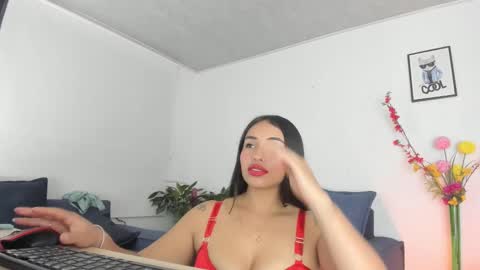 melaniie_roussel online show from 09/15/25, 12:32