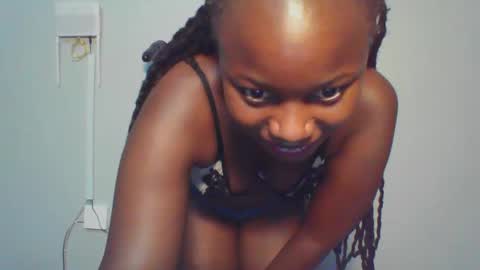 Snapshot of melanin_sassy96 chatting on 12/04/24, 12:41 bad lil shawry online show from 12/04/24, 12:41