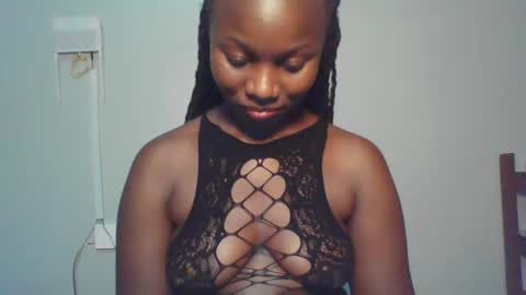 Snapshot of melanin_sassy96 chatting on 12/06/24, 05:11 bad lil shawry online show from 12/06/24, 05:11