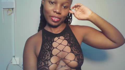 Snapshot of melanin_sassy96 chatting on 12/10/24, 03:01 bad lil shawry online show from 12/10/24, 03:01