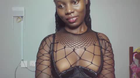 Snapshot of melanin_sassy96 chatting on 12/14/24, 03:25 bad lil shawry online show from 12/14/24, 03:25