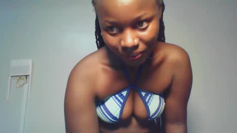 Snapshot of melanin_sassy96 chatting on 12/16/24, 03:43 bad lil shawry online show from 12/16/24, 03:43