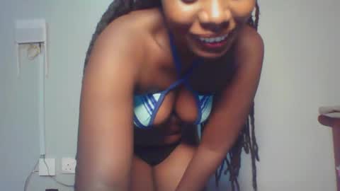 Snapshot of melanin_sassy96 chatting on 12/19/24, 11:25 bad lil shawry online show from 12/19/24, 11:25