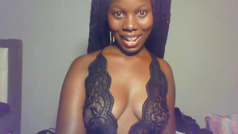 Snapshot of melanin_sassy96 chatting on 01/10/25, 10:04 bad lil shawry online show from 01/10/25, 10:04
