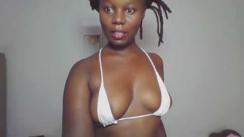Snapshot of melanin_sassy96 chatting on 01/15/25, 01:52 bad lil shawry online show from 01/15/25, 01:52