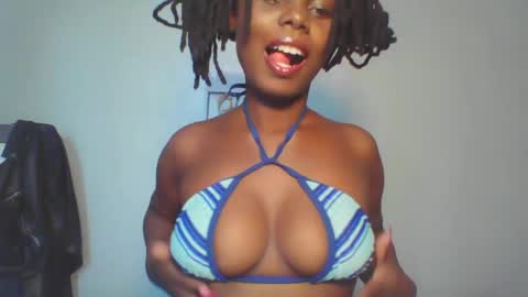 Snapshot of melanin_sassy96 chatting on 01/26/25, 01:58 bad lil shawry online show from 01/26/25, 01:58