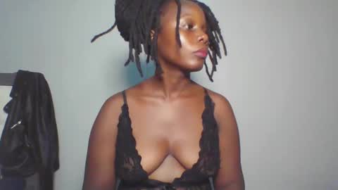 Snapshot of melanin_sassy96 chatting on 01/28/25, 12:05 bad lil shawry online show from 01/28/25, 12:05