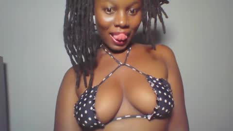 Snapshot of melanin_sassy96 chatting on 02/01/25, 10:13 bad lil shawry online show from 02/01/25, 10:13