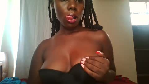 Snapshot of melanin_sassy96 chatting on 03/08/25, 07:49 bad lil shawry online show from 03/08/25, 07:49