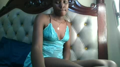 Snapshot of melaninblue chatting on 06/19/26, 06:45 melaninblue online show from 06/19/26, 06:45