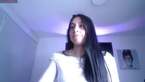 Snapshot of melanny_petite chatting on 06/02/26, 01:02 melanny_petite online show from 06/02/26, 01:02