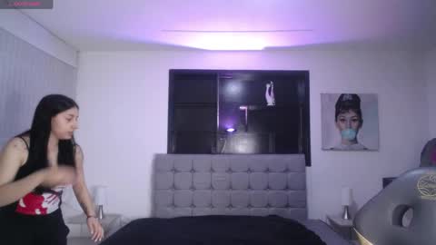 Snapshot of melanny_petite chatting on 06/04/26, 12:33 melanny_petite online show from 06/04/26, 12:33