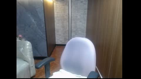 Snapshot of melanny_petite chatting on 07/13/26, 12:19 melanny_petite online show from 07/13/26, 12:19