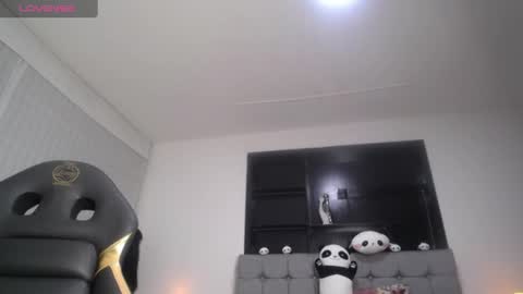 Snapshot of melanny_petite chatting on 07/16/26, 01:06 melanny_petite online show from 07/16/26, 01:06