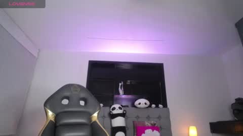 Snapshot of melanny_petite chatting on 07/18/26, 01:15 melanny_petite online show from 07/18/26, 01:15