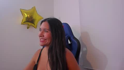 Snapshot of melany_arizaaa chatting on 02/08/25, 04:03 melany_arizaaa online show from 02/08/25, 04:03