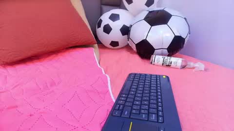 Snapshot of melany_roberts_ chatting on 06/25/26, 05:12 Melany online show from 06/25/26, 05:12