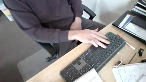 melbguy_075 online show from 01/11/26, 10:37