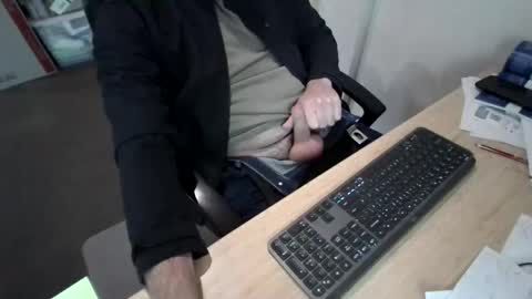 melbguy_075 online show from 05/27/26, 03:36