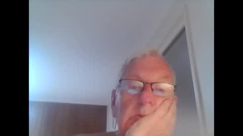 Snapshot of melbourne000 chatting on 12/04/24, 04:32 melbourne000 online show from 12/04/24, 04:32