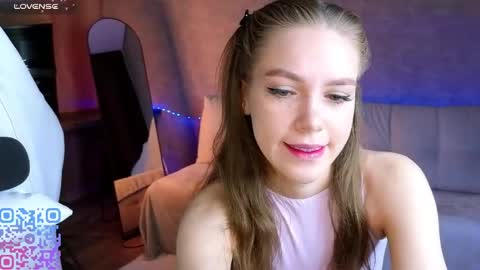 Melee Eva - Thumbs Up please  online show from 04/02/26, 07:28