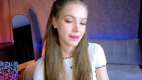 Melee Eva - Thumbs Up please  online show from 04/03/26, 08:34