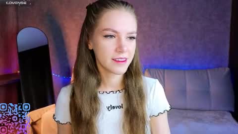 Melee Eva - Thumbs Up please  online show from 04/07/26, 07:42