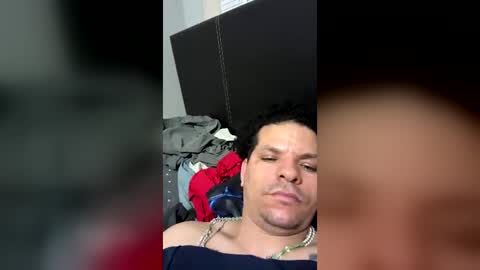 Snapshot of melendez18 chatting on 06/22/26, 03:47 melendez18 online show from 06/22/26, 03:47
