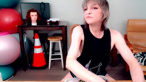 Snapshot of melhoho chatting on 11/07/25, 02:33 Snow Hobot online show from 11/07/25, 02:33