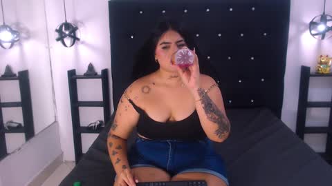 meli_blad online show from 02/03/25, 07:42