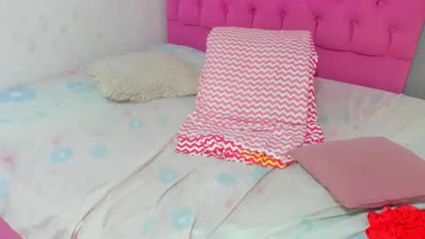 Snapshot of meli_lewis chatting on 12/17/25, 04:02 meli_lewis online show from 12/17/25, 04:02