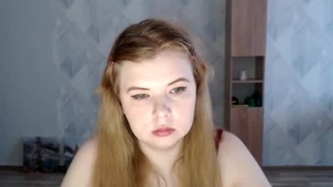 Snapshot of melina_beauty chatting on 11/23/25, 08:25 Melina online show from 11/23/25, 08:25